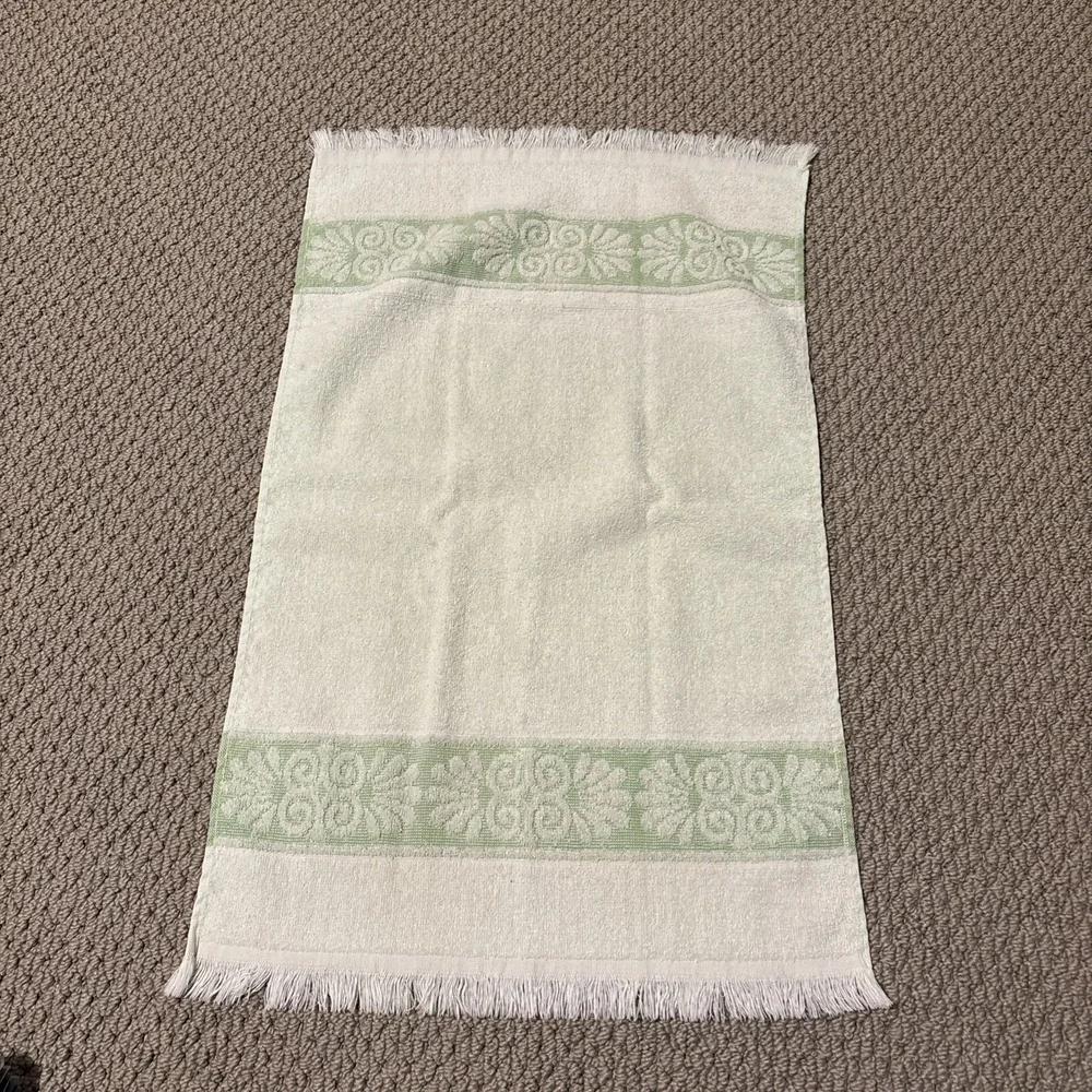 Set of Two Cannon Monticello Sculpted Fringed Light Green Hand Towels Vintage